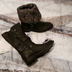 NWT flat black boots